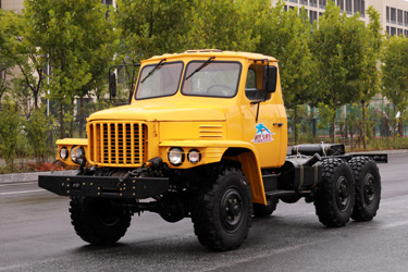 EQ2082E6D六驅(qū)運兵車經(jīng)典款載貨_東風尖頭240炮車_6×6長頭軍車