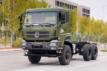 六驅(qū)450馬力東風重型專用車底盤改裝_6×6重卡三橋車_43噸一排半底盤/后雙15噸定制
