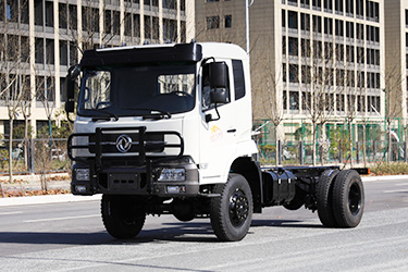 170馬力四驅(qū)5方冷藏車底盤(pán)_東風(fēng)4×4前5噸后5噸_越野專用雙橋后雙胎底盤(pán)