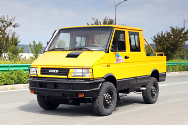 四驅(qū)雙排依維柯工程救援車_111馬力電力搶險維修車_4×4短頭專用越野輕卡改裝廠家