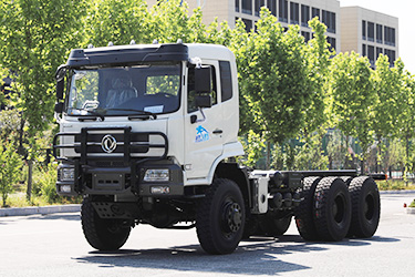 東風雙13噸后橋中型卡車底盤_六驅(qū)專用車底盤廠家定制_三橋全驅(qū)越野型底盤